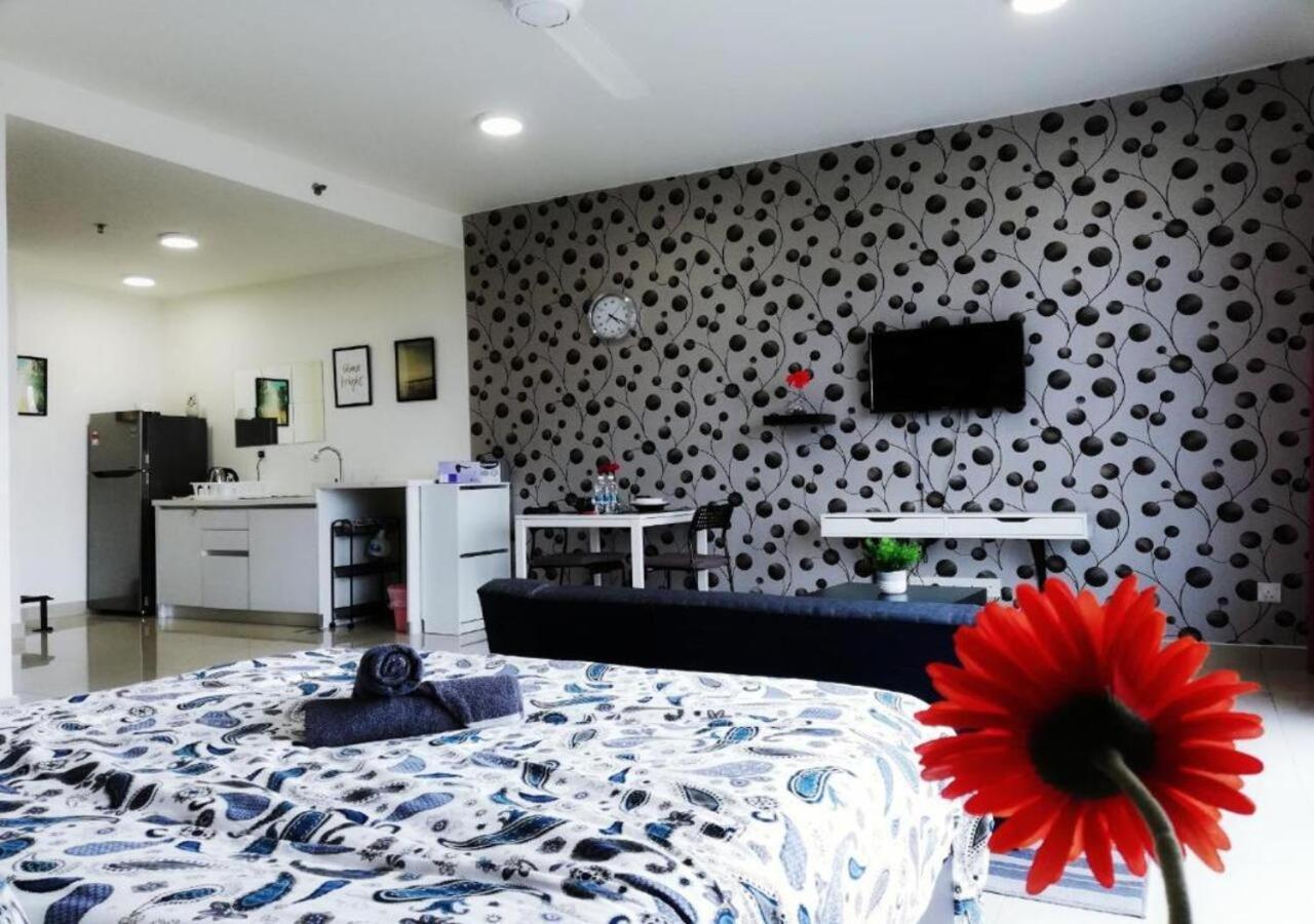 Peanut Butter Homestay #Trefoil Setia City Сетія-Алам Екстер'єр фото