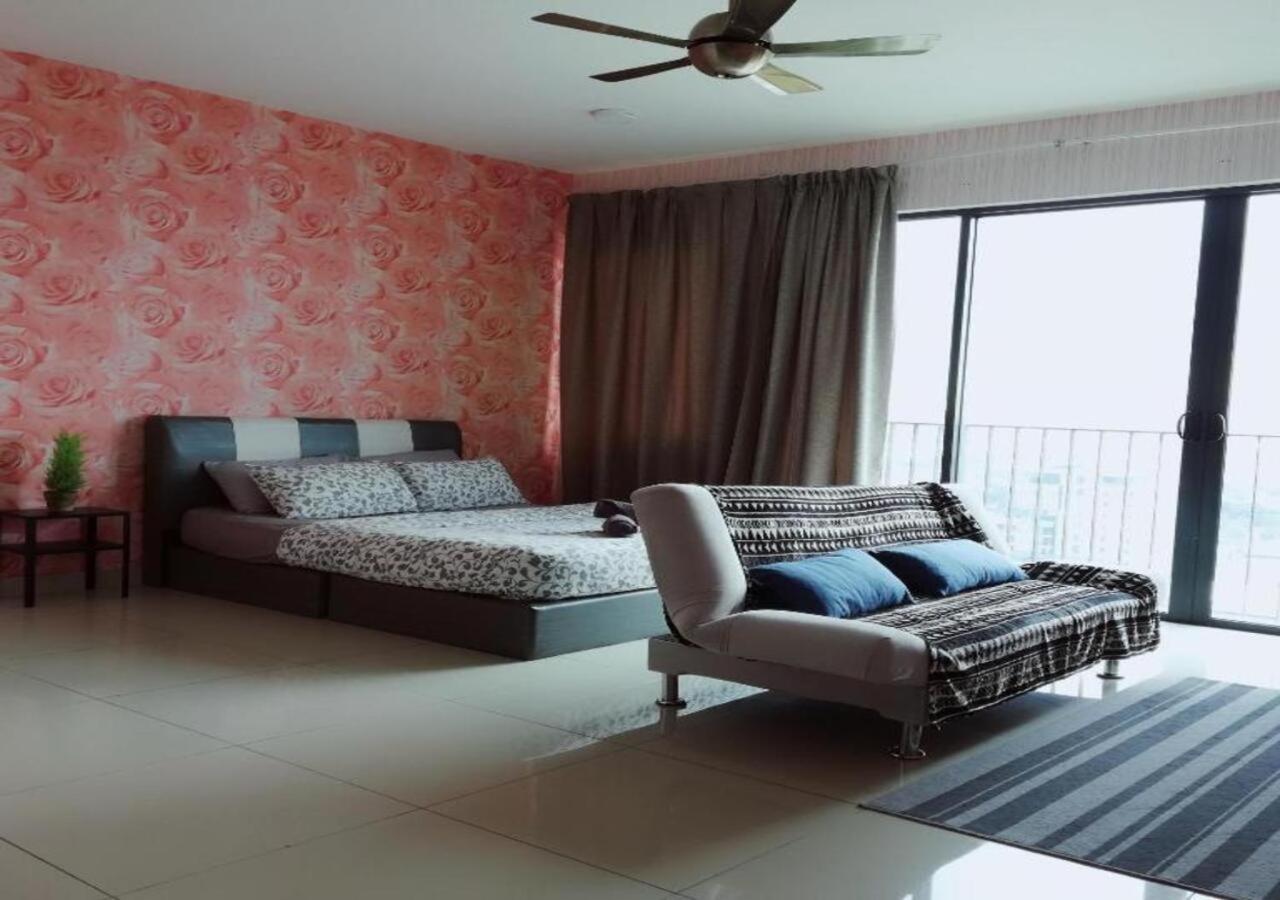 Peanut Butter Homestay #Trefoil Setia City Сетія-Алам Екстер'єр фото