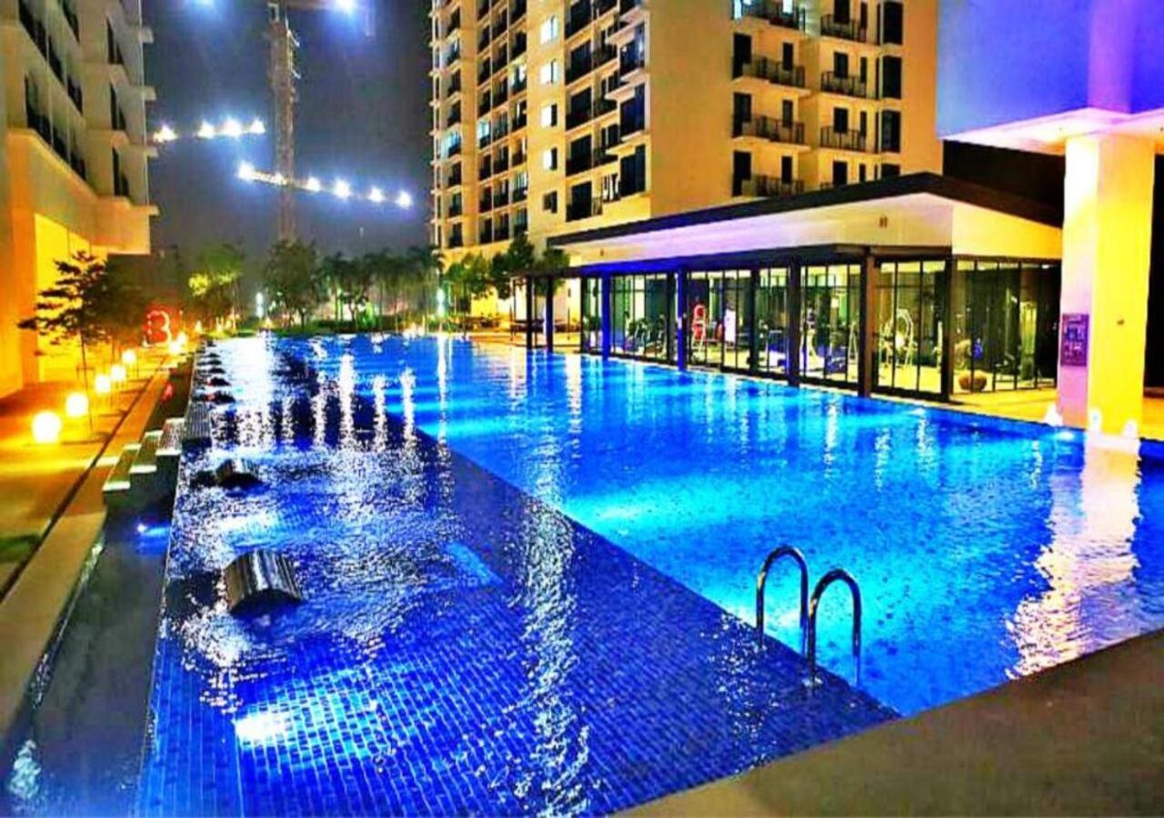 Peanut Butter Homestay #Trefoil Setia City Сетія-Алам Екстер'єр фото